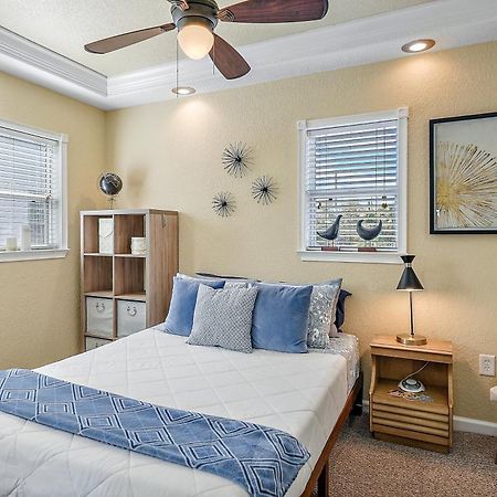 Retro Retreat In Dtsp - Explore The Downtown Area St. Petersburg Bagian luar foto
