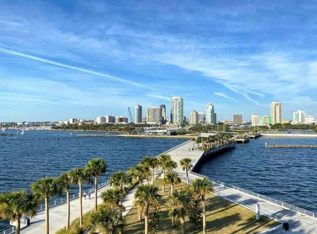 Retro Retreat In Dtsp - Explore The Downtown Area St. Petersburg Bagian luar foto