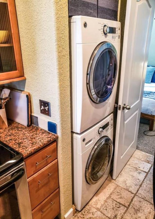 Retro Retreat In Dtsp - Explore The Downtown Area St. Petersburg Bagian luar foto