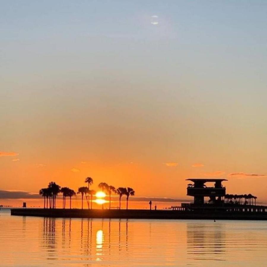 Retro Retreat In Dtsp - Explore The Downtown Area St. Petersburg Bagian luar foto