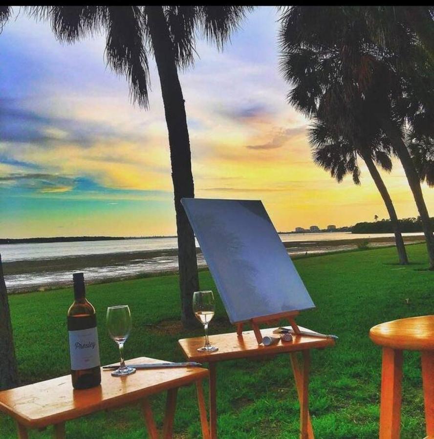 Retro Retreat In Dtsp - Explore The Downtown Area St. Petersburg Bagian luar foto