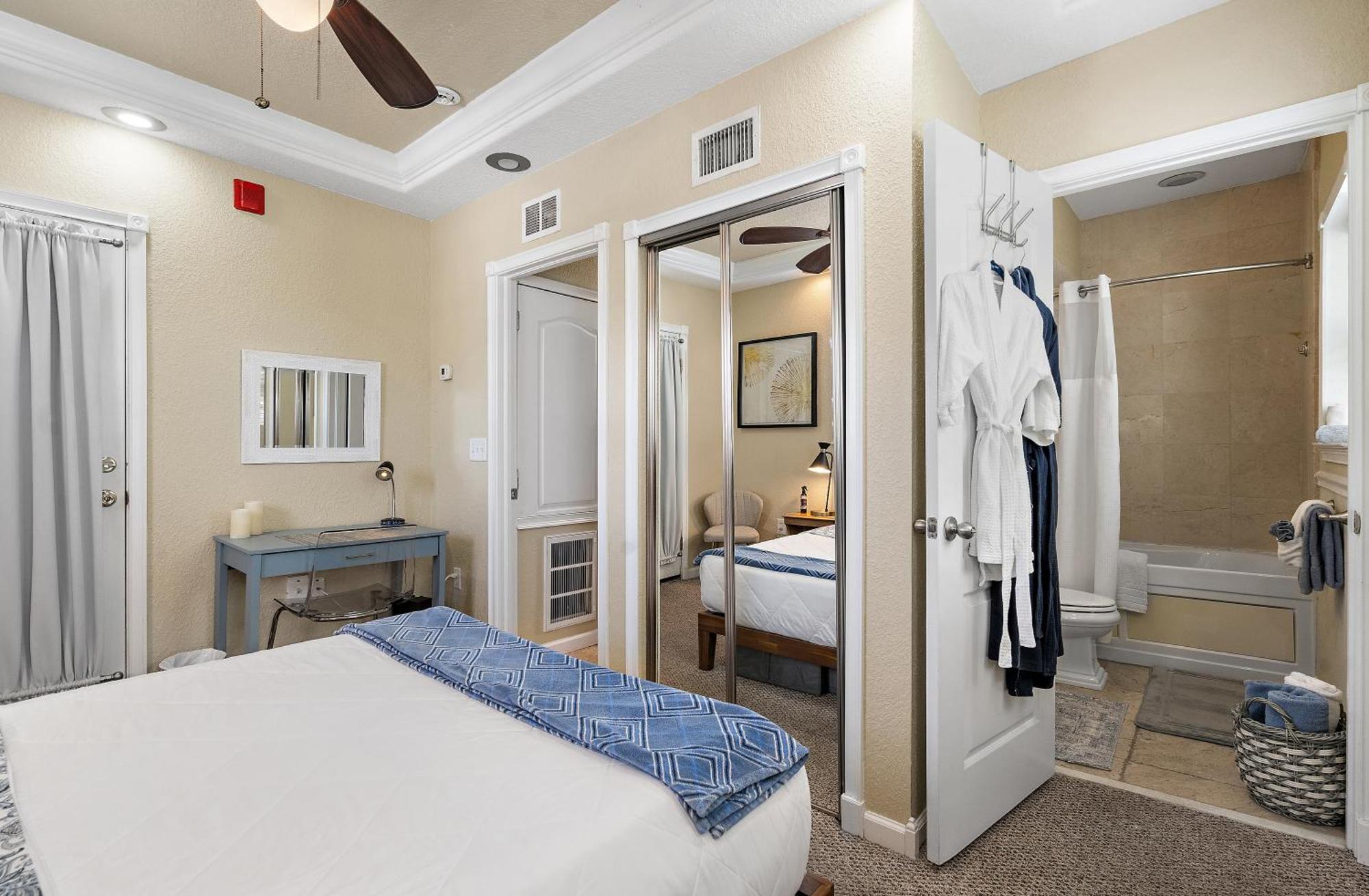 Retro Retreat In Dtsp - Explore The Downtown Area St. Petersburg Bagian luar foto