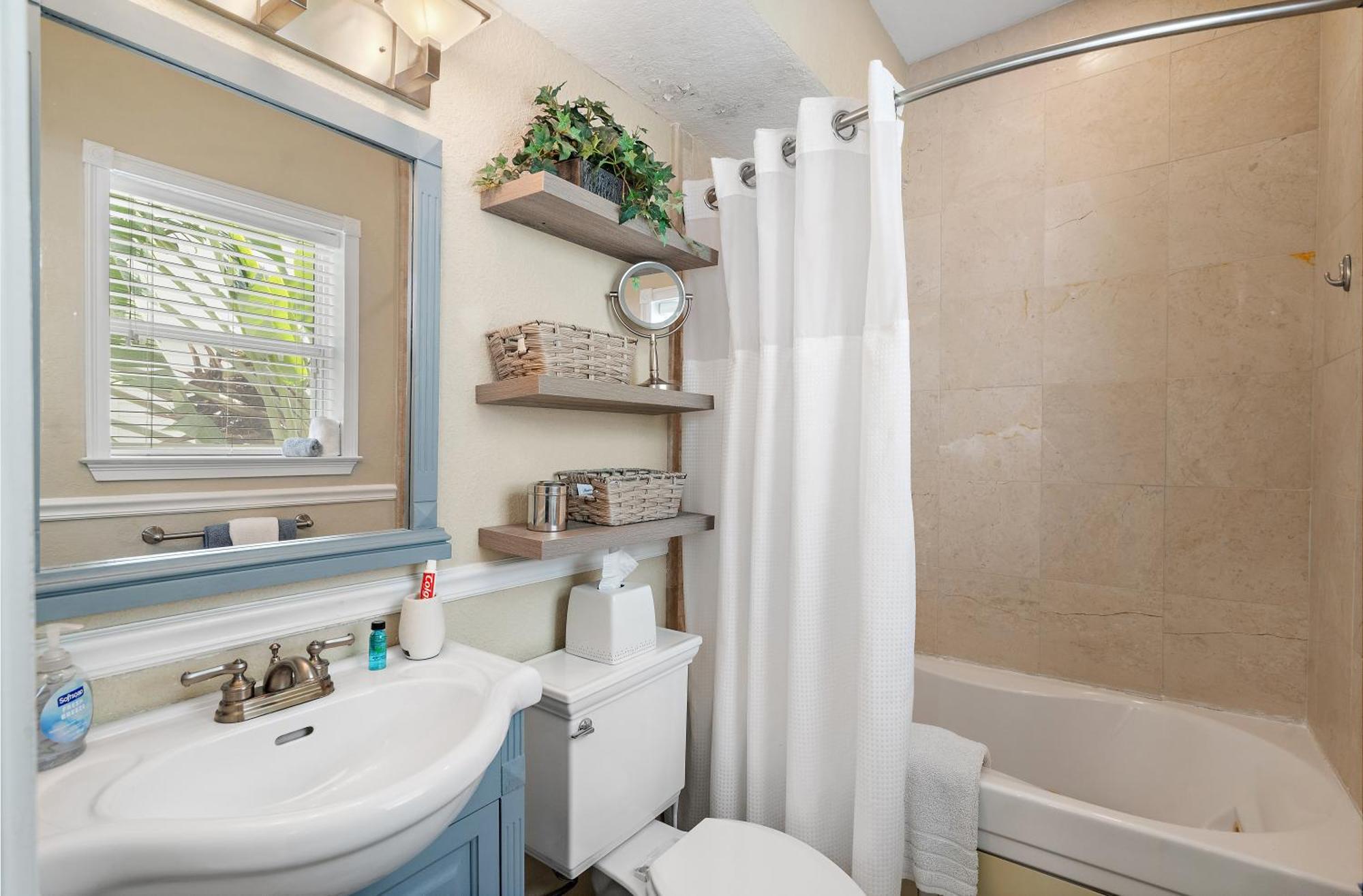 Retro Retreat In Dtsp - Explore The Downtown Area St. Petersburg Bagian luar foto