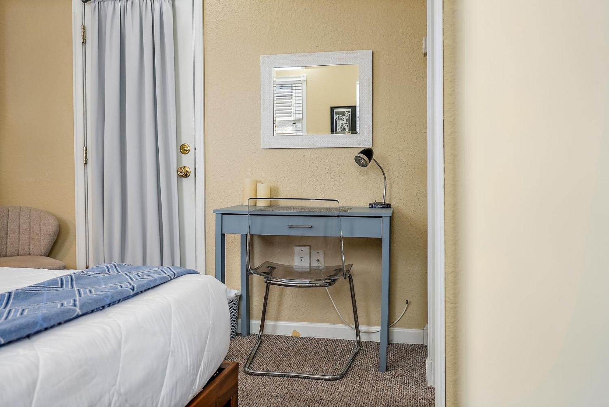 Retro Retreat In Dtsp - Explore The Downtown Area St. Petersburg Bagian luar foto