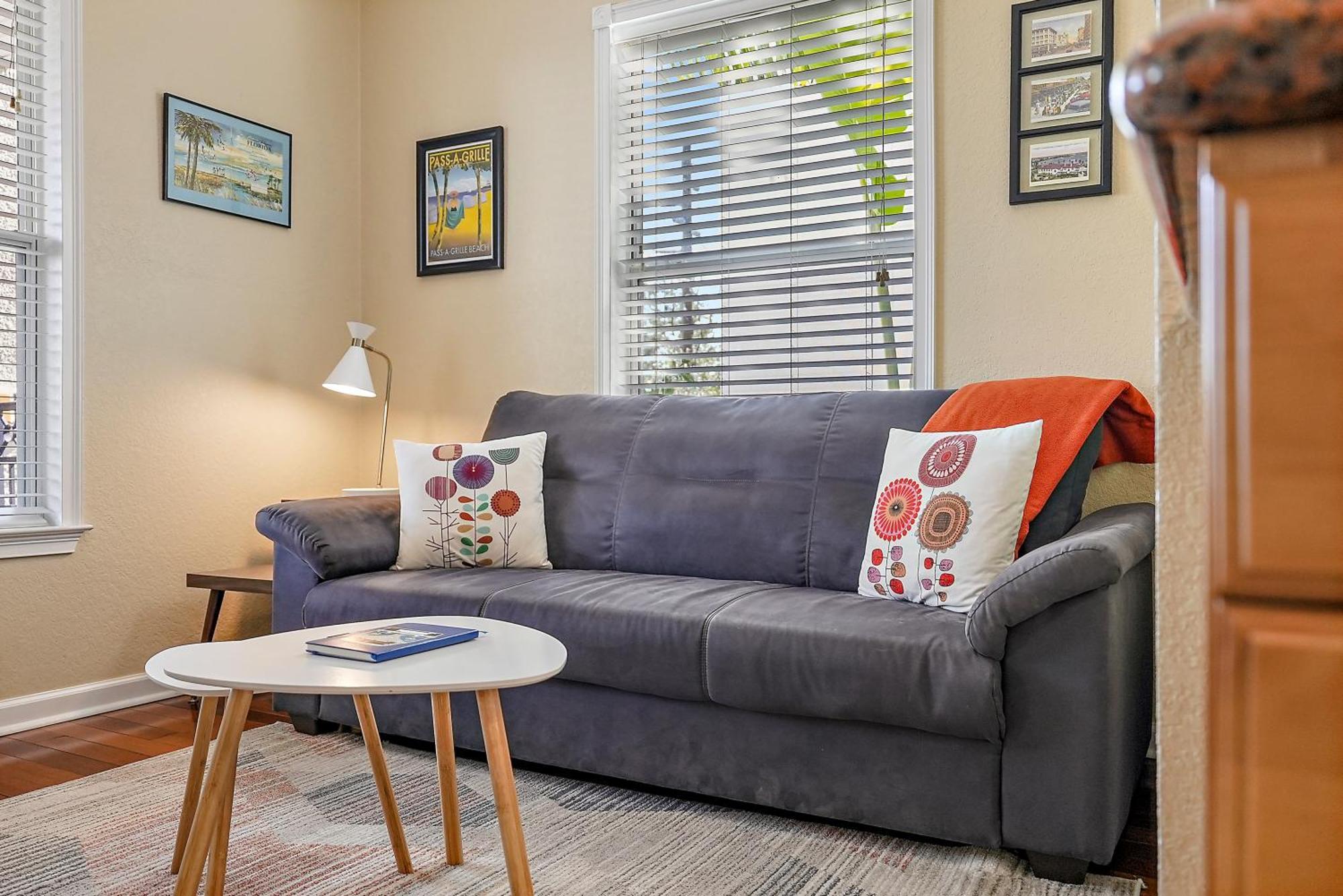 Retro Retreat In Dtsp - Explore The Downtown Area St. Petersburg Bagian luar foto