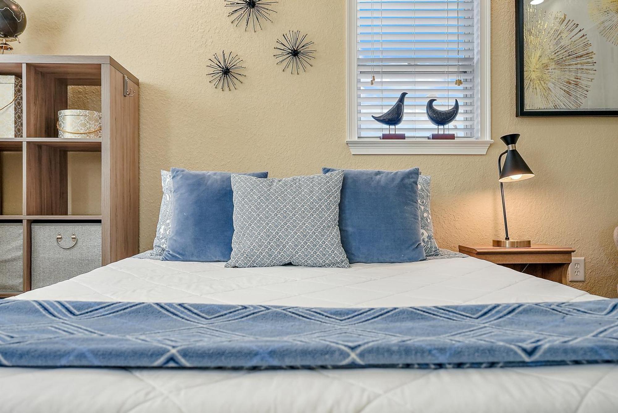Retro Retreat In Dtsp - Explore The Downtown Area St. Petersburg Bagian luar foto
