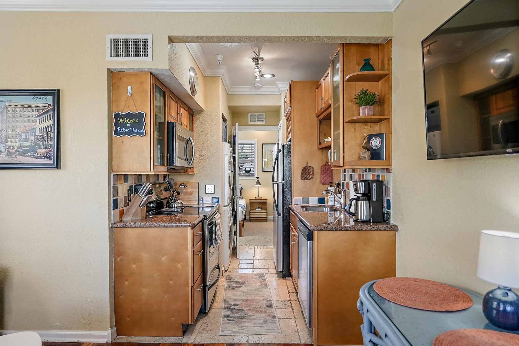 Retro Retreat In Dtsp - Explore The Downtown Area St. Petersburg Bagian luar foto