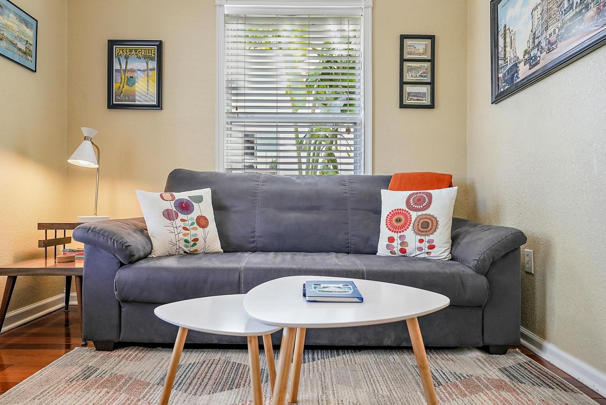 Retro Retreat In Dtsp - Explore The Downtown Area St. Petersburg Bagian luar foto